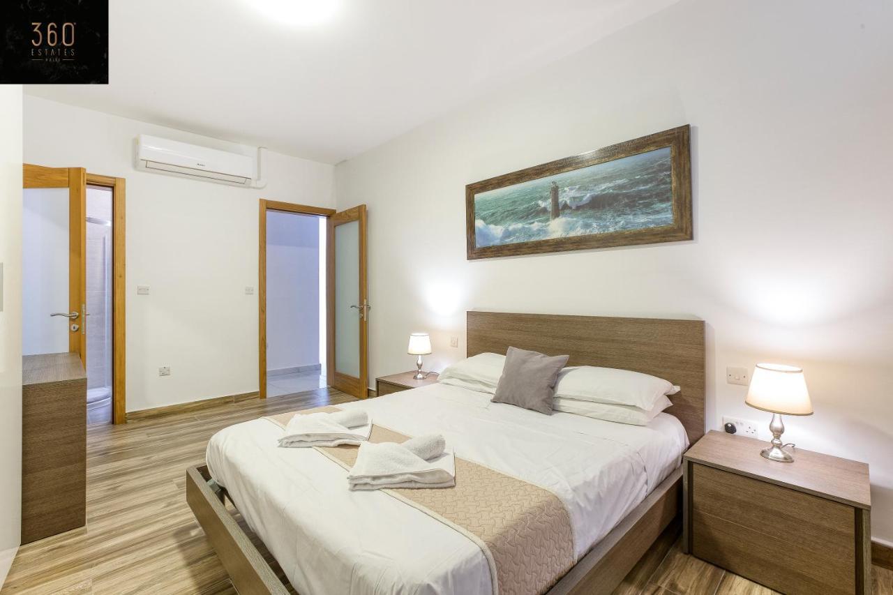 セント・ポールズ・ベイLux Sea Front Penthouse With Breathtaking Views In St Pauls By 360 Estatesアパートメント エクステリア 写真