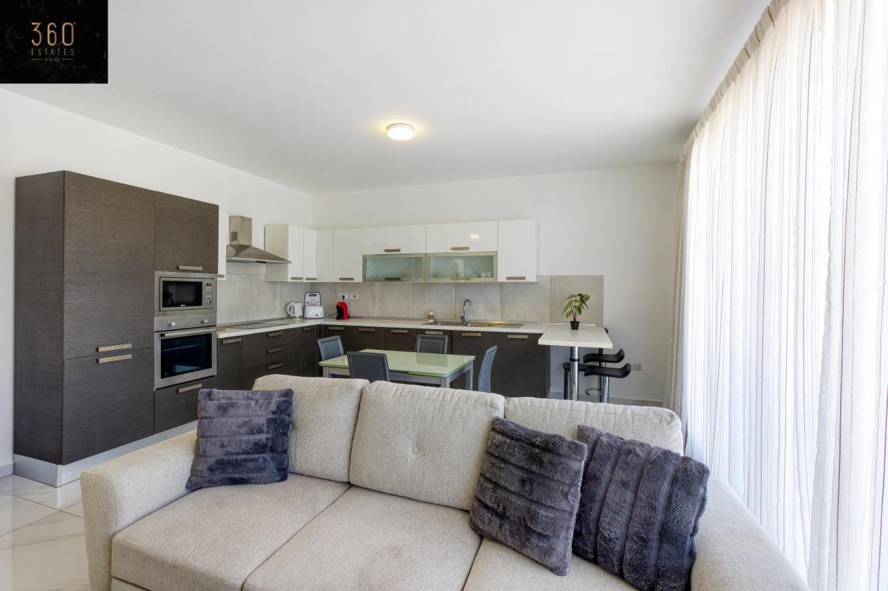 セント・ポールズ・ベイLux Sea Front Penthouse With Breathtaking Views In St Pauls By 360 Estatesアパートメント エクステリア 写真